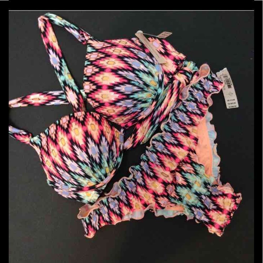 NWT VS 34B,32DD/34D BIKINI IKAT FOIL CHEVRON